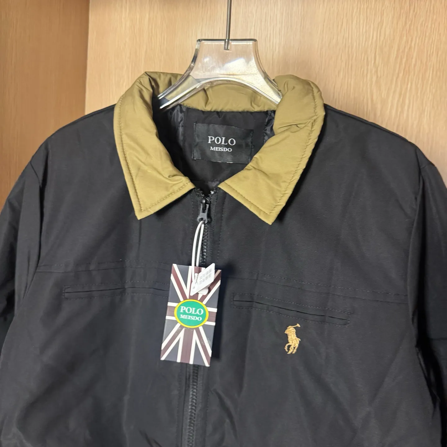 P370 Style number: T20 Second-hand Ralph Lauren Ralph Lauren RL winter Bomber MA-1 cotton jacket. Second-hand heavy-duty winter cotton jacket. Classic silhouette and loose fit. The outside is made of imported nylon fabric. A total of three layers of materials are laminated to form. Sleeves are quilted 120 grams. Custom-dyed high-density cotton thread. Bomber version. Modifies body. Warm and comfortable. Loose fit. Unisex. Size: S-XL.